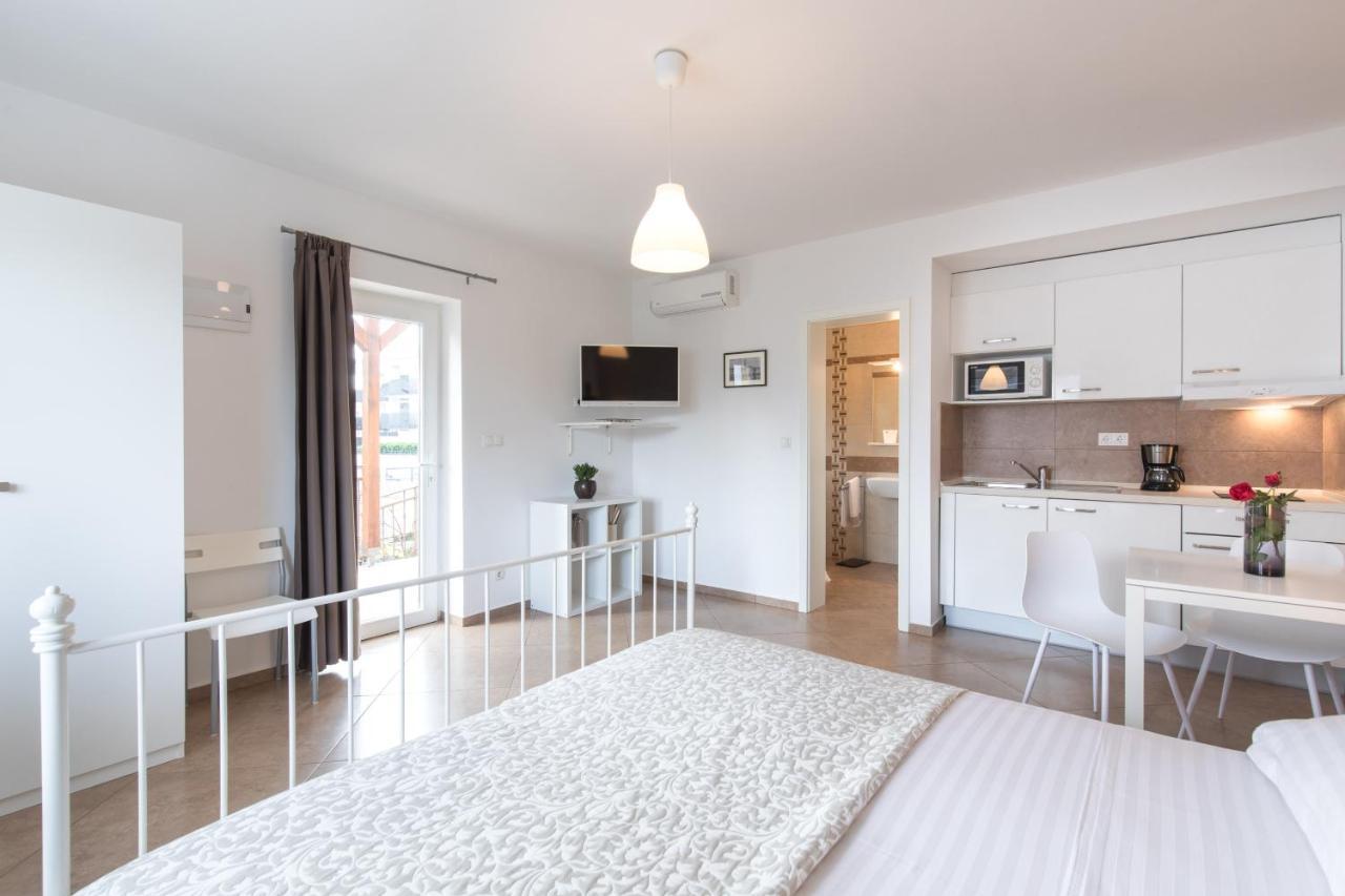 Apartmani Laura Krk Krk Town Dış mekan fotoğraf